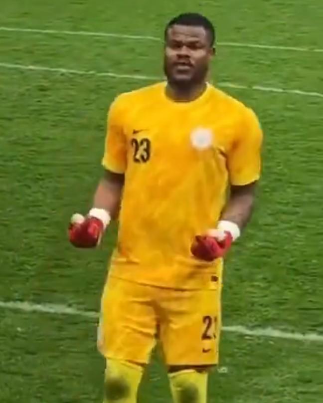 星空电竞官方网站-比赛中毛巾多次被摩洛哥球童偷拿走，尼日利亚国门愤而竖中指