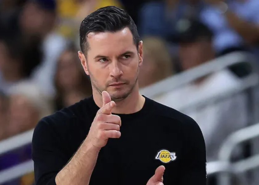 星空电竞-湖人防守没救了！资源不够，雷迪克无体系支撑，对手疯狂点东契奇