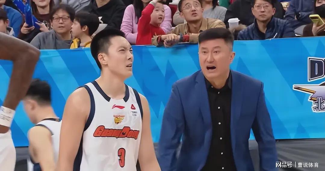 星空电竞-真相大白！广东男篮40分惨败上海队原因曝光，郭士强观战很失望