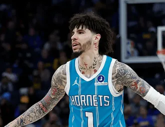 星空电竞官方网站-鲍尔全场15投仅1中，三分10中0得到2分5篮板7助攻2抢断1封盖