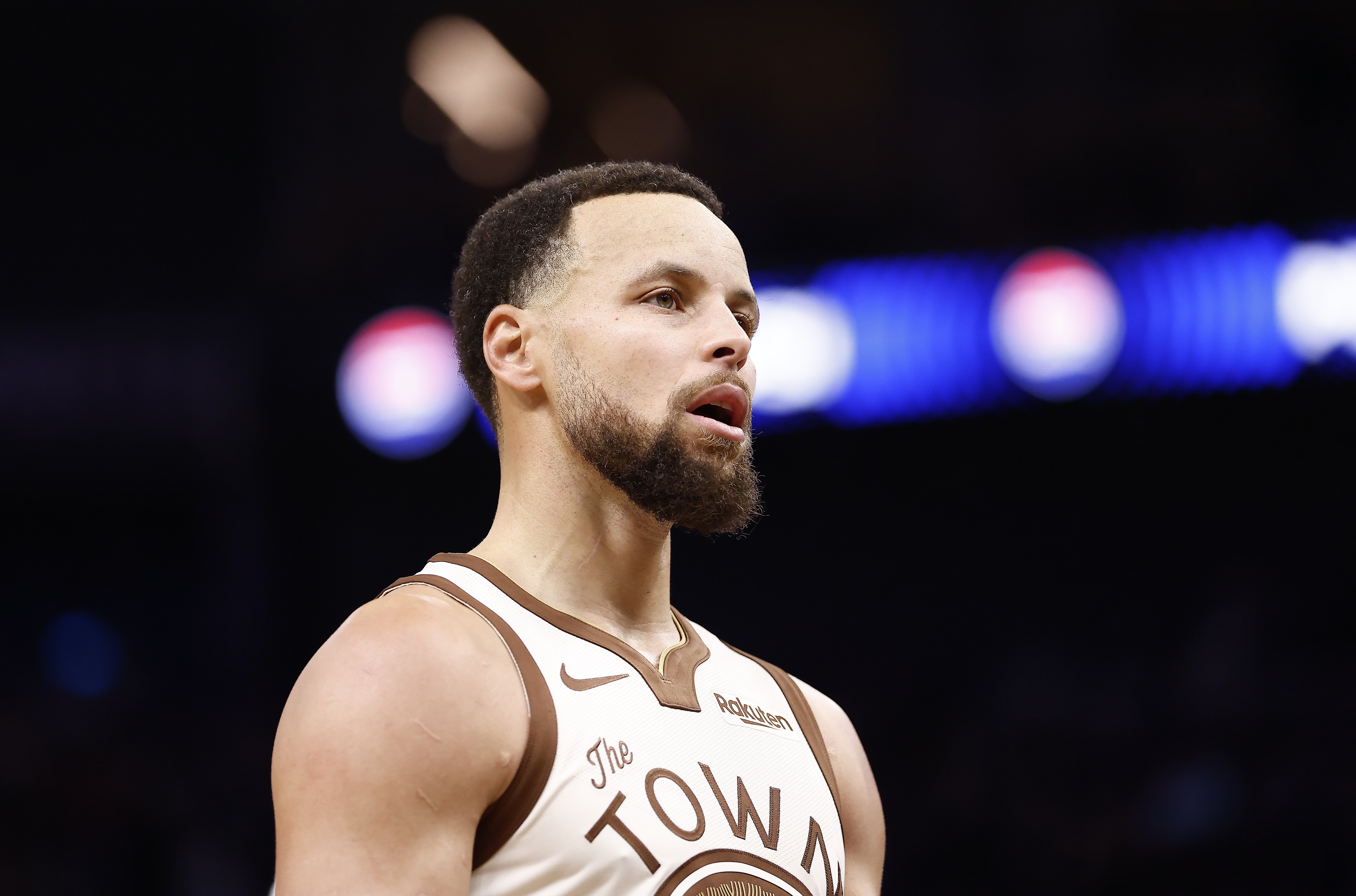 S14全球总决赛投注-遭遇严防！库里16中6拿到16分3板3助1断 正负值-25