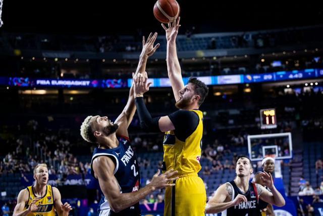 法国赢球立陶宛欢呼 死亡之组今晚迎焦点决战